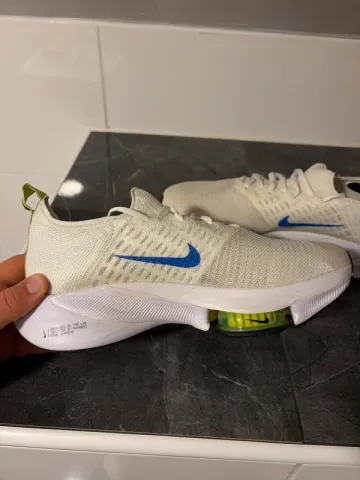 Brugt White Nike Air Zoom Tempo NEXT% Flyknit bike — billede 3 af 5