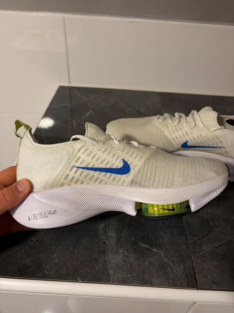 Brugt White Nike Air Zoom Tempo NEXT% Flyknit bike — billede 3 af 5