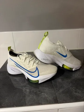 Brugt White Nike Air Zoom Tempo NEXT% Flyknit bike — billede 2 af 5