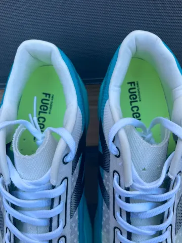 Tweedehands New Balance Rebel v4 bike — afbeelding 2 van 9