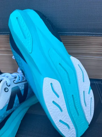 Tweedehands New Balance Rebel v4 bike — afbeelding 6 van 9