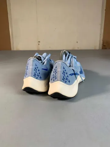 Used Time Nike Unisex Mesh Sneaker Size 42 bike — image 4 of 5