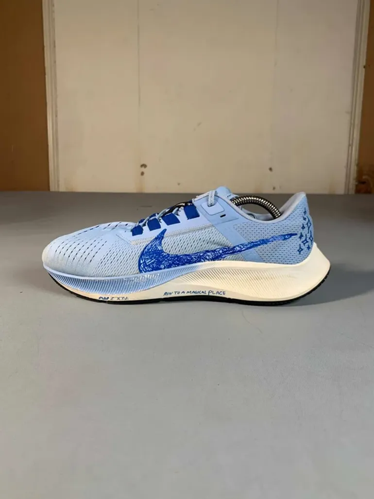 Used Time Nike Unisex Mesh Sneaker Size 42 bike — image 2 of 5