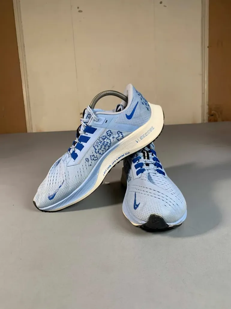 Used Time Nike Unisex Mesh Sneaker Size 42 bike — image 5 of 5
