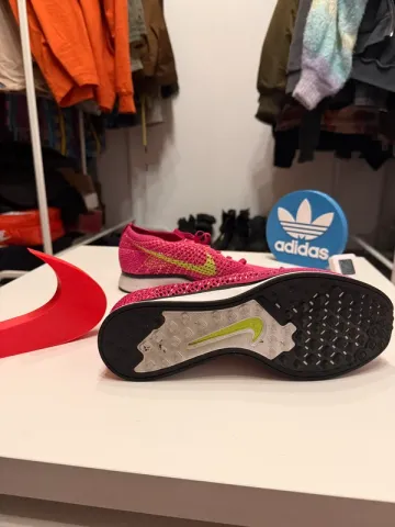 Tweedehands Nike Flyknit Racer Fireberry 2016 bike — afbeelding 2 van 4
