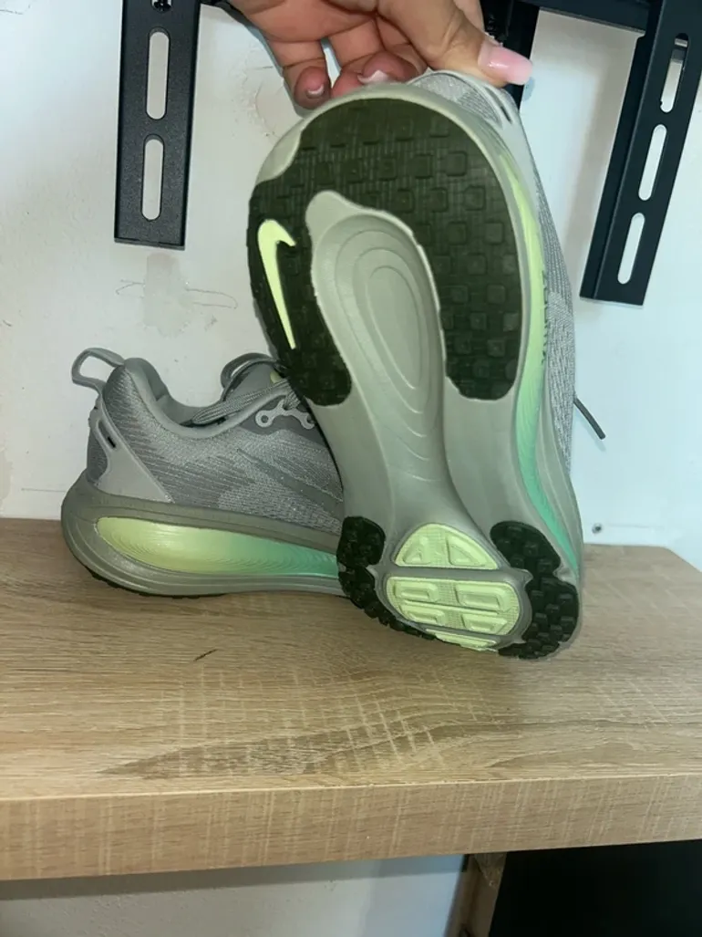 Used Nike Vomero 18 bike — image 2 of 4