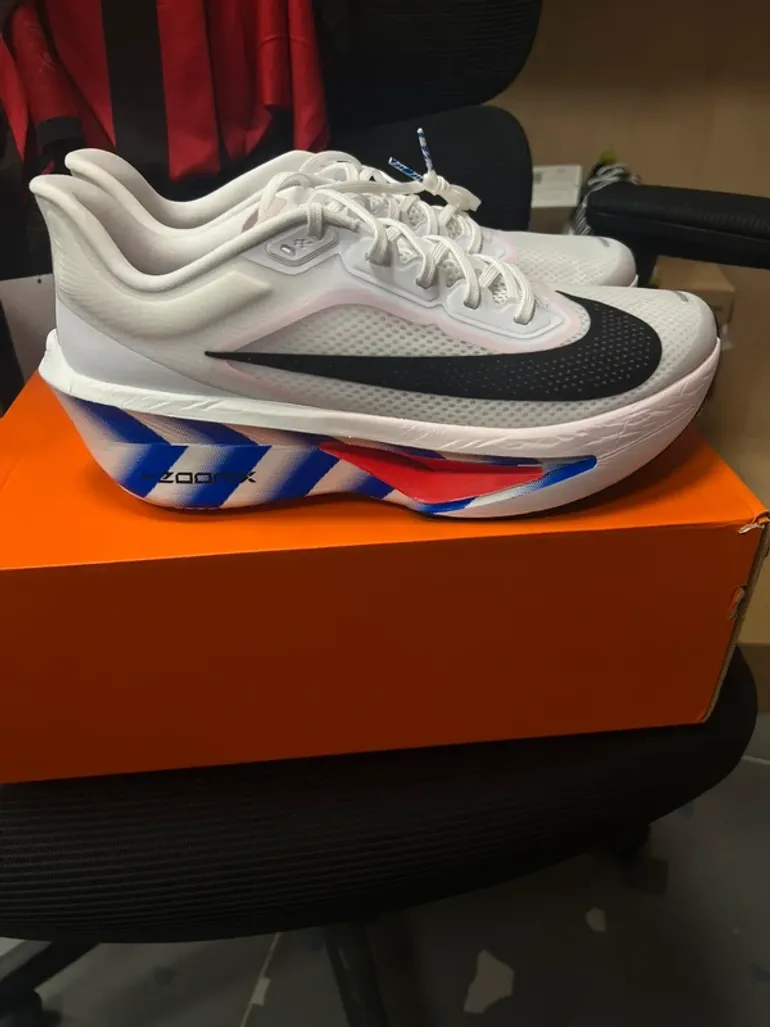 Used White Nike Zoom Fly 6 bike — image 7 of 7