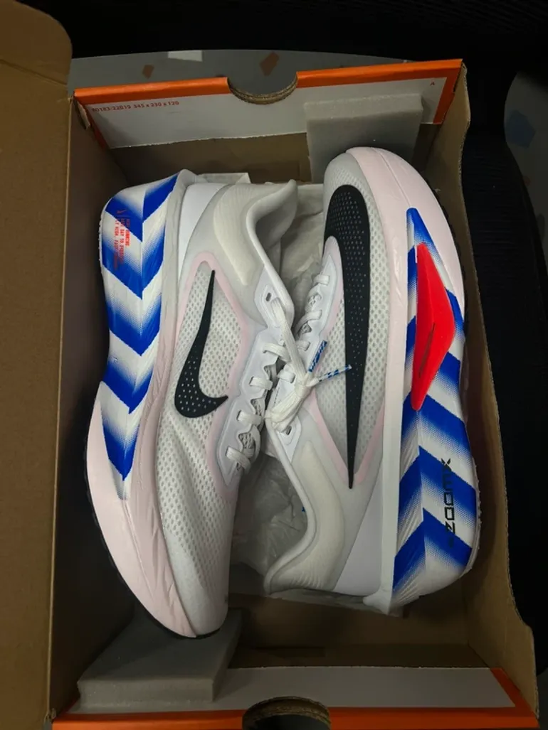 Used White Nike Zoom Fly 6 bike — image 2 of 7