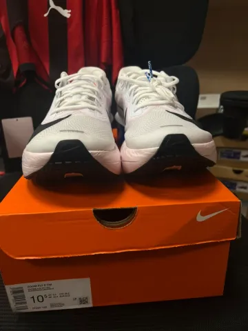 Used White Nike Zoom Fly 6 bike — image 3 of 7