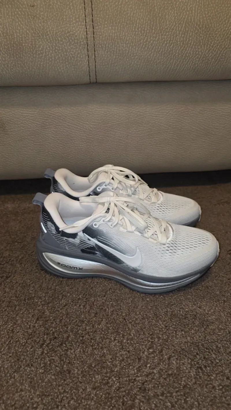 Gebrauchtes Gamma Nike Vomero 18 Running Shoes