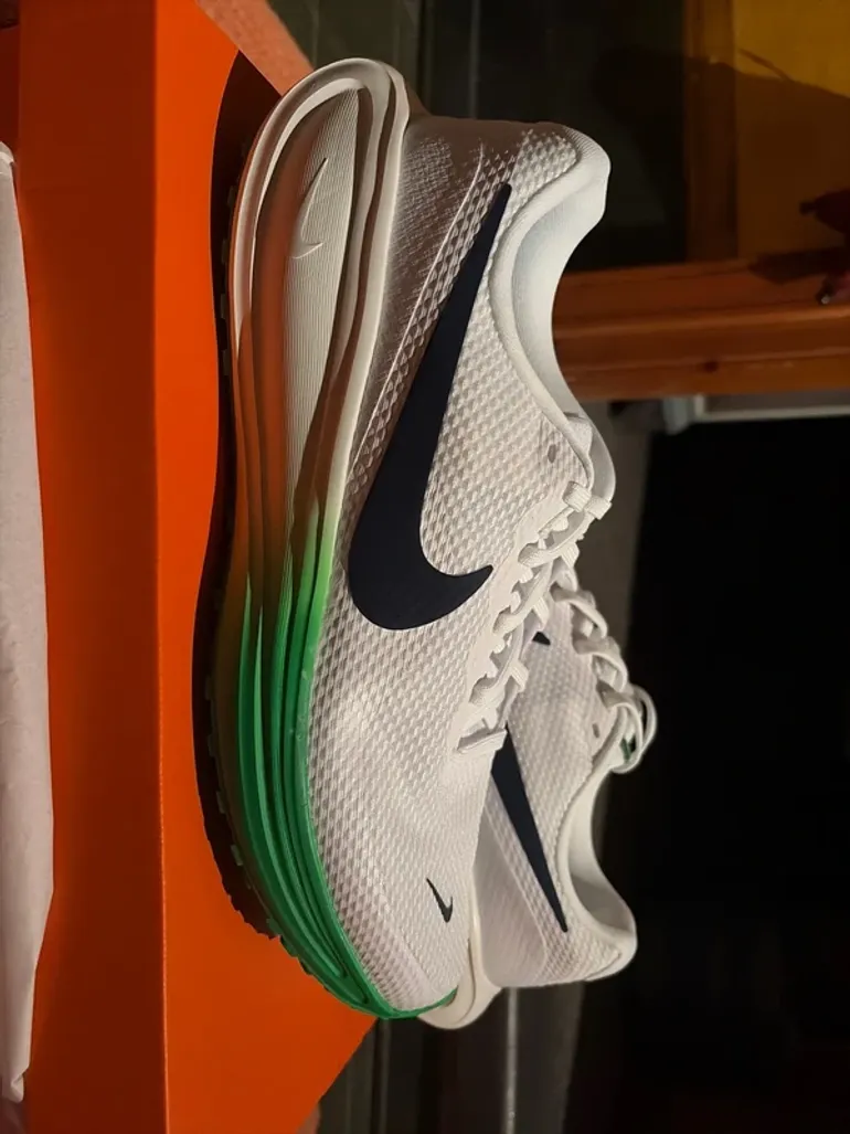 Nike Revolution 8 bike d'occasion — image 3 sur 8