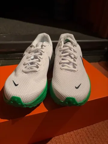 Nike Revolution 8 bike d'occasion — image 6 sur 8