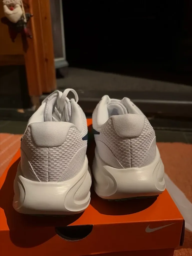 Nike Revolution 8 bike d'occasion — image 7 sur 8