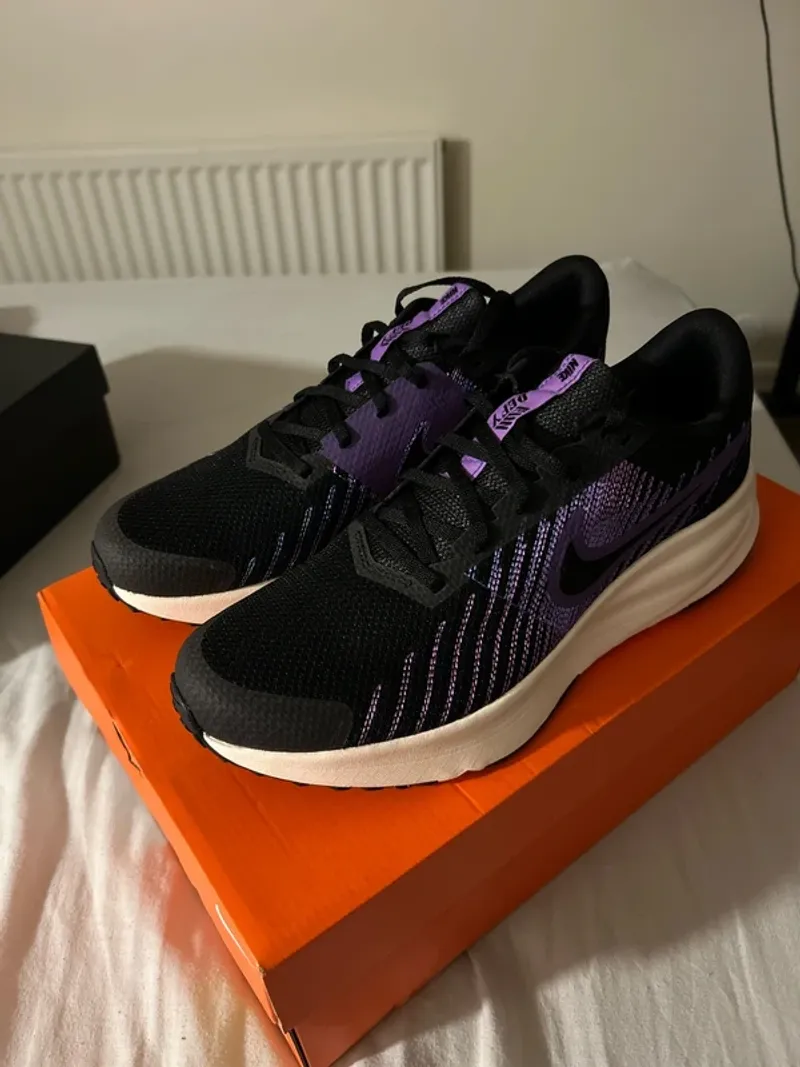 Used Nike Run Defy Running Shoes