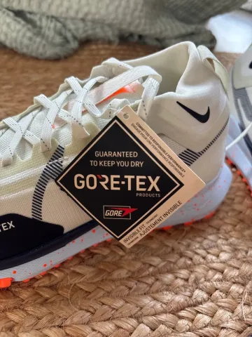 Pegasus Nike React Trail 4 GTX V2 bike usato — immagine 8 di 9