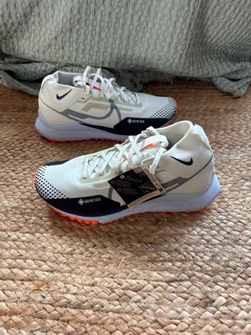 Pegasus Nike React Trail 4 GTX V2 bike usato — immagine 4 di 9
