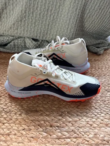 Pegasus Nike React Trail 4 GTX V2 bike usato — immagine 3 di 9