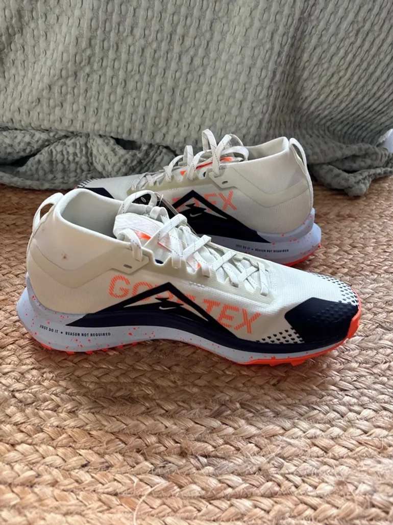 Pegasus Nike React Trail 4 GTX V2 bike usato — immagine 3 di 9