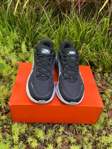 Nike Vomero 18 bike usato — immagine 2 di 8