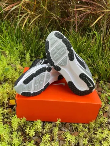 Nike Vomero 18 bike usato — immagine 5 di 8
