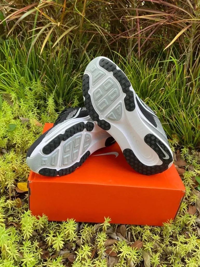 Nike Vomero 18 bike usato — immagine 5 di 8