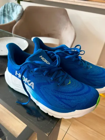 Hoka Arahi 8 bike d'occasion — image 1 sur 3