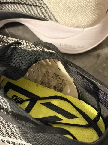 Used White Air Zoom Tempo NEXT% Flyknit bike — image 5 of 5