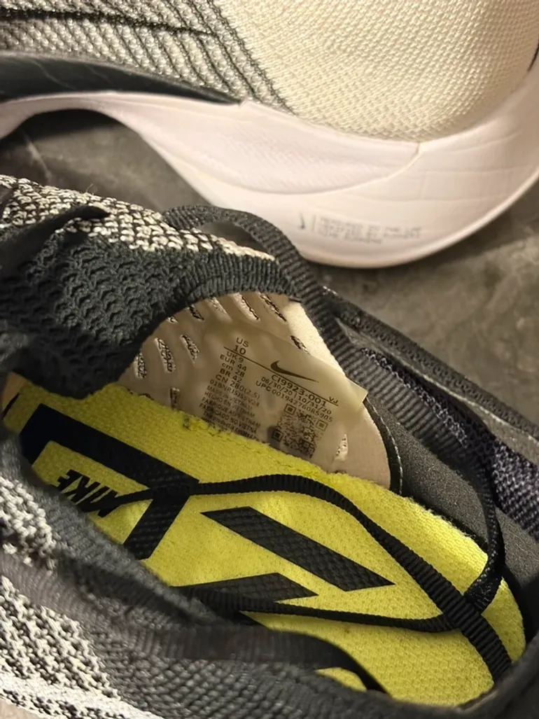 Used White Air Zoom Tempo NEXT% Flyknit bike — image 5 of 5