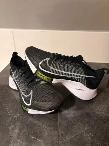 Used White Air Zoom Tempo NEXT% Flyknit bike — image 2 of 5