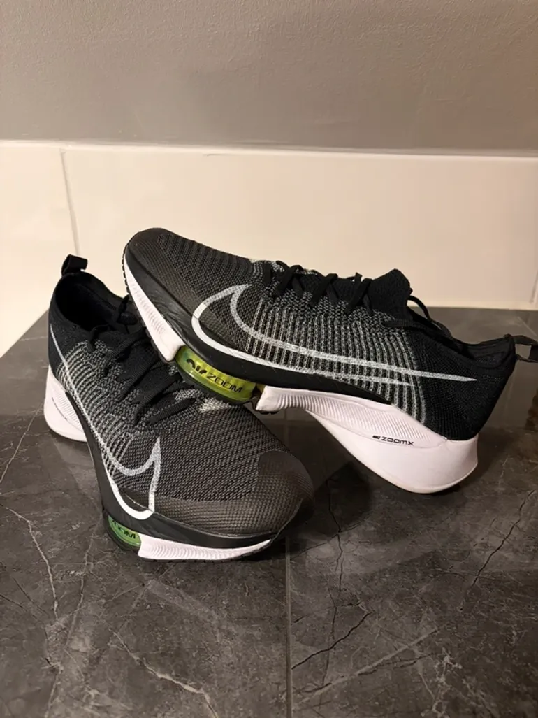 Used White Air Zoom Tempo NEXT% Flyknit bike — image 2 of 5