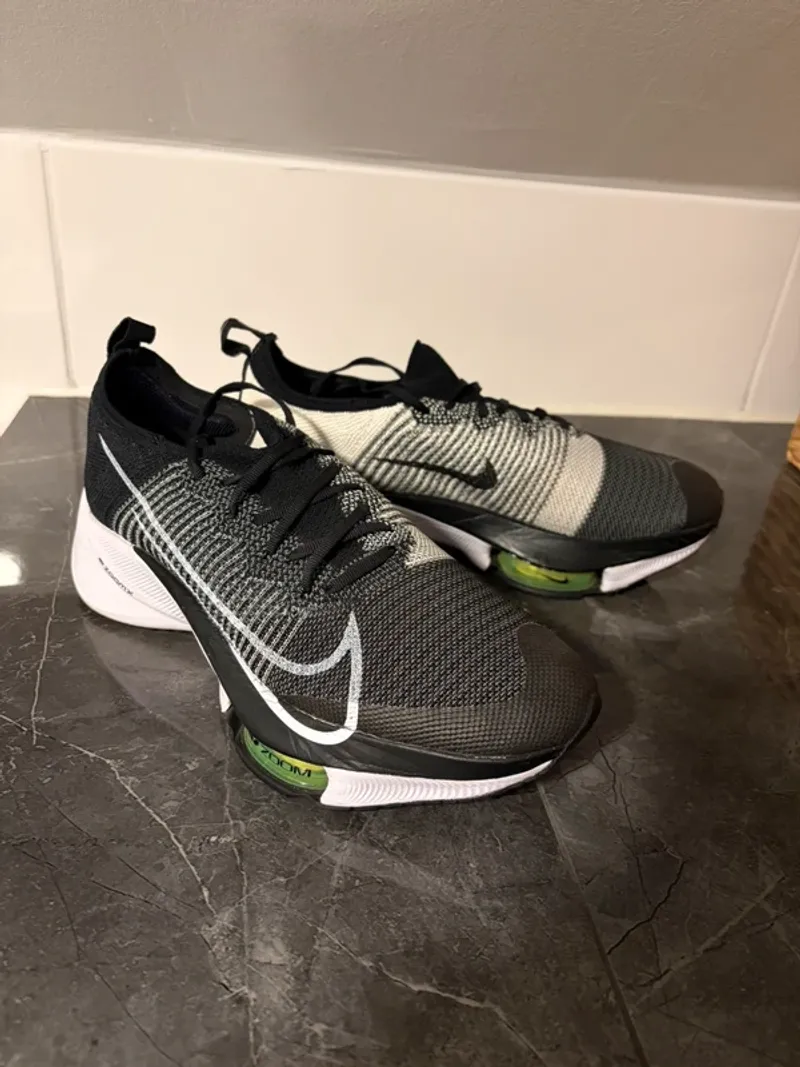 Použité White Air Zoom Tempo NEXT% Flyknit Running Shoes