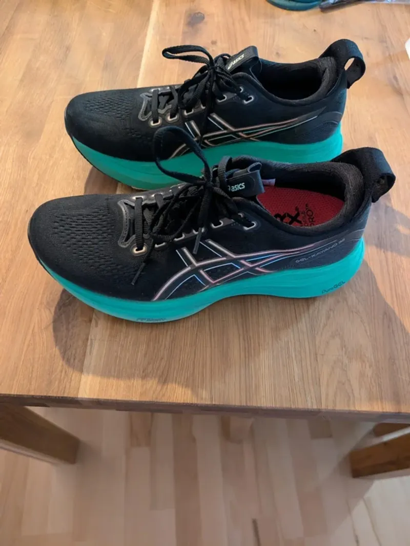 Použité Asics Gel-Kayano 32 Running Shoes