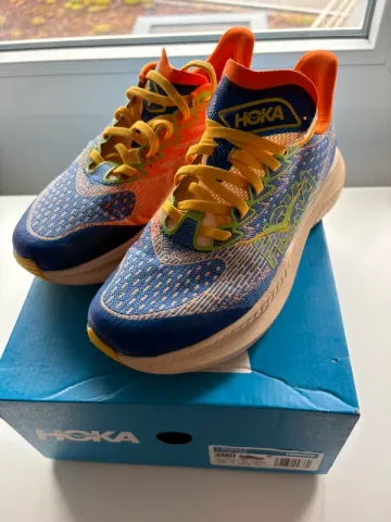 Gebrauchtes Garmin Hoka Running Shoes bike — Bild 1 von 5