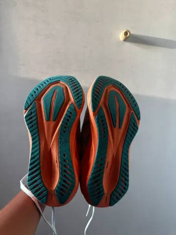 Used Asics Novablast 5 bike — image 3 of 4