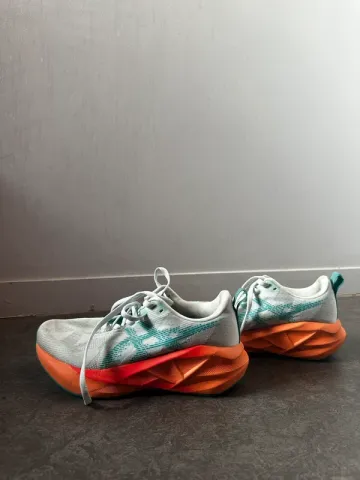Used Asics Novablast 5 bike — image 1 of 4