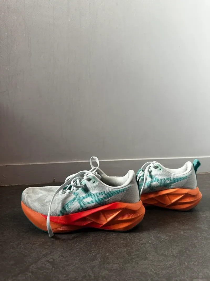 Used Asics Novablast 5 Running Shoes