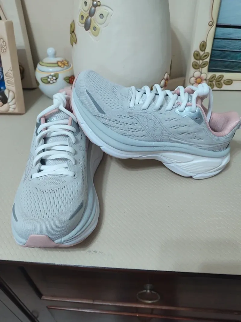Używany Saucony Hurricane 25 Running Shoes