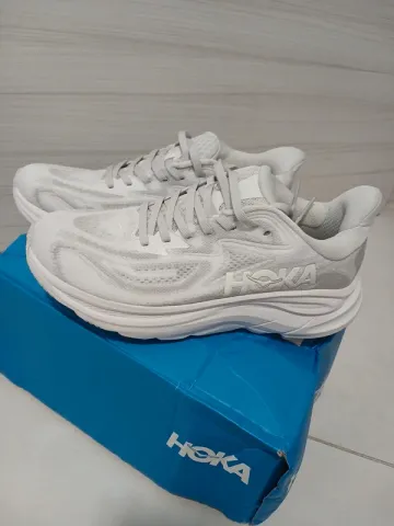 Hoka Clifton 10 bike usato — immagine 1 di 7