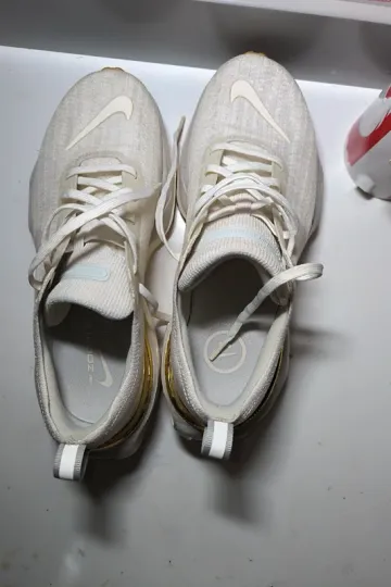 Used White Nike Invincible Run 3 bike — image 5 of 12