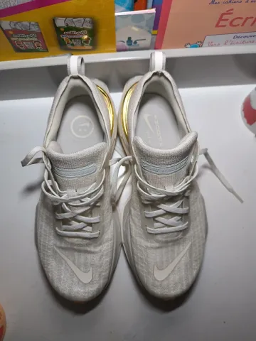 Used White Nike Invincible Run 3 bike — image 12 of 12