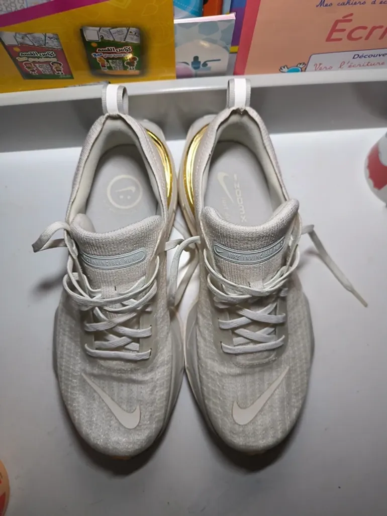 Used White Nike Invincible Run 3 bike — image 12 of 12