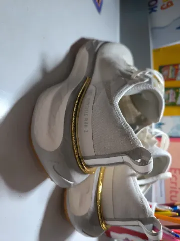 Used White Nike Invincible Run 3 bike — image 2 of 12