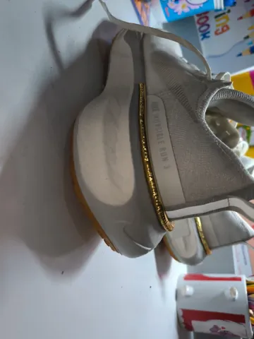 Used White Nike Invincible Run 3 bike — image 7 of 12