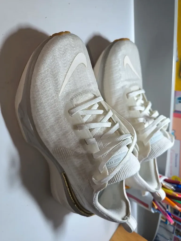 Used White Nike Invincible Run 3 bike — image 3 of 12