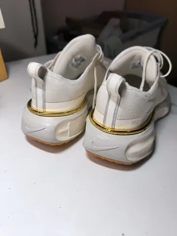 Used White Nike Invincible Run 3 bike — image 9 of 12