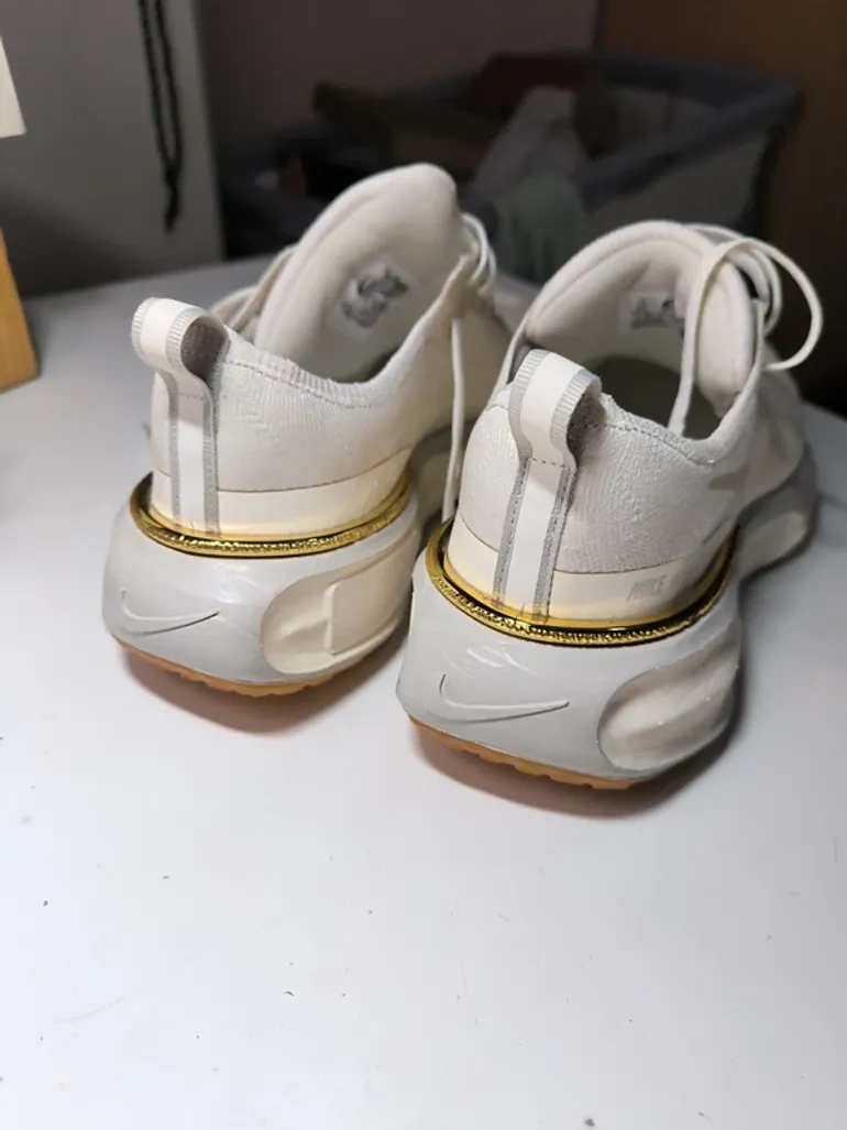 Used White Nike Invincible Run 3 bike — image 9 of 12