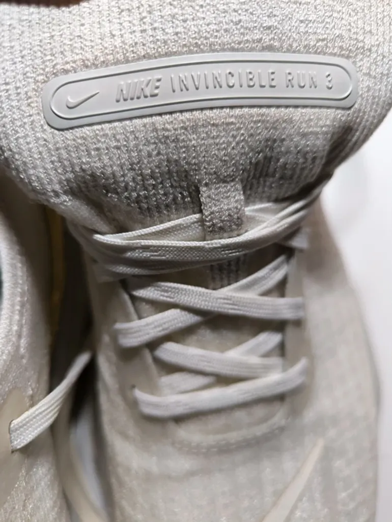 Used White Nike Invincible Run 3 bike — image 11 of 12