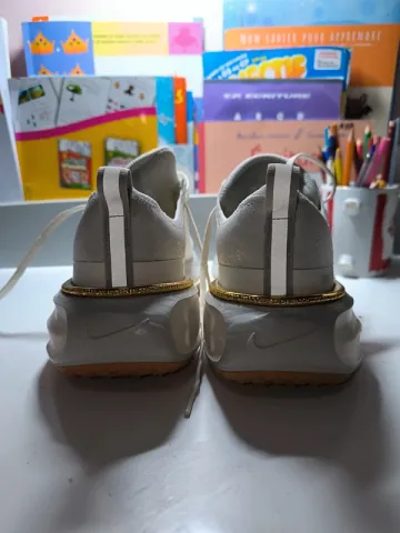 Used White Nike Invincible Run 3 bike — image 8 of 12