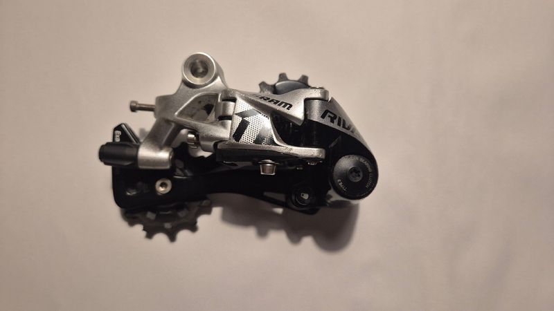 Used Sram Rival Drivetrain & Pedals