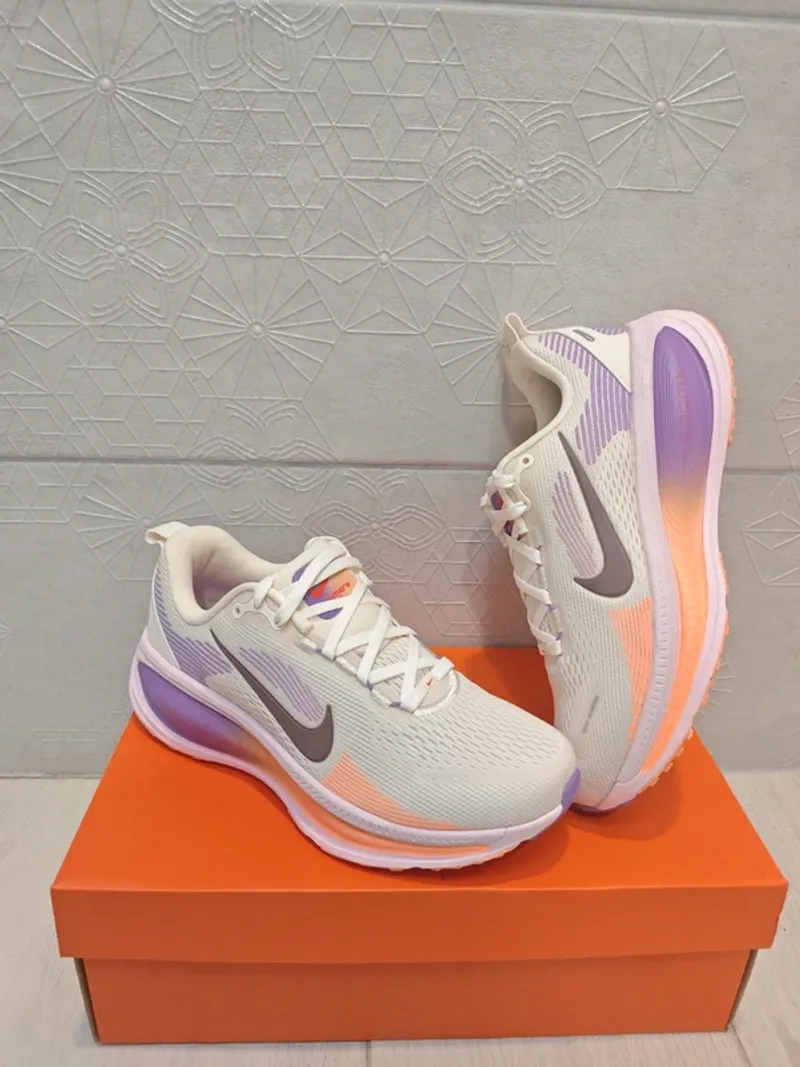 Used Rose Vomero 18 W 2026 Running Shoes